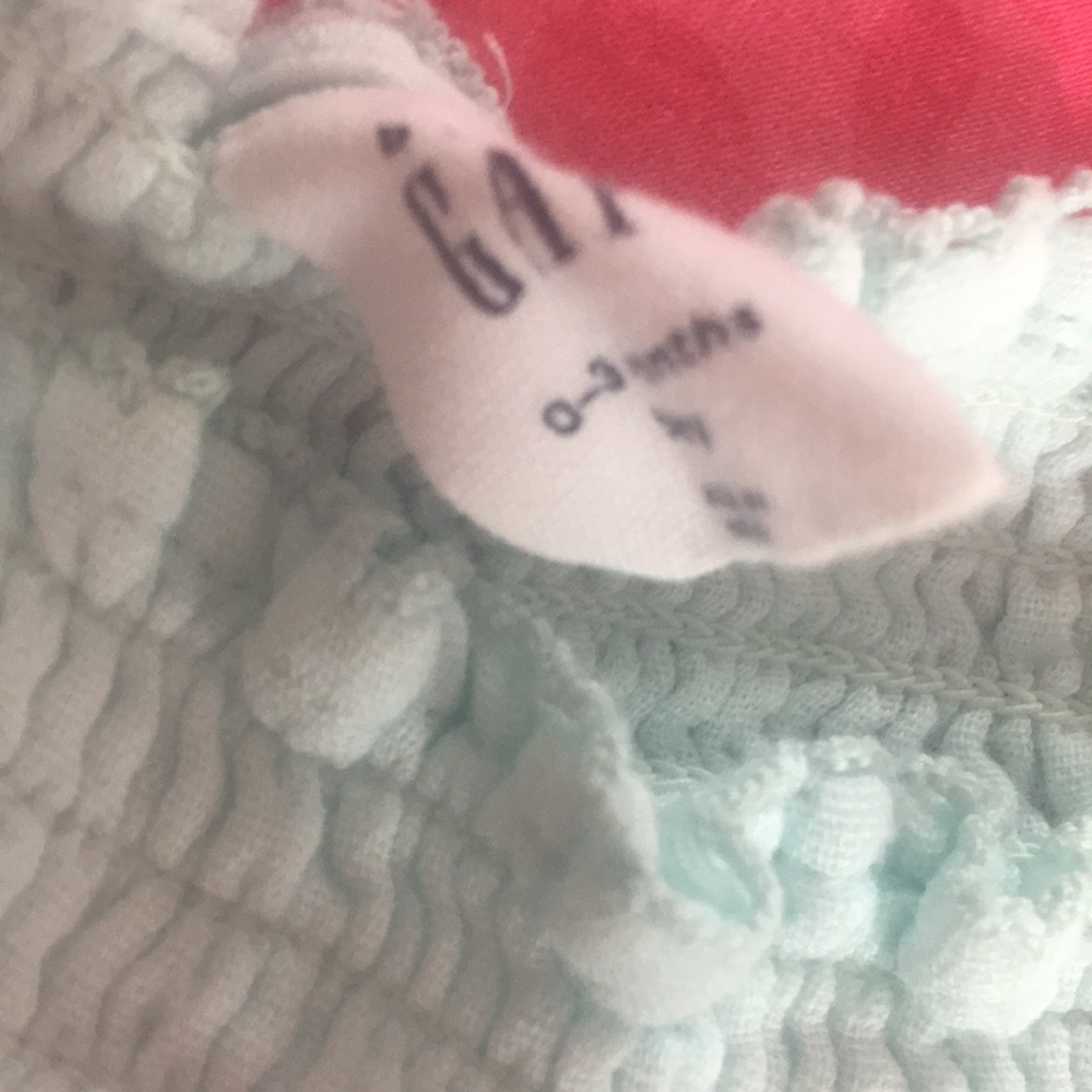 Baby gap rompers - Picture 3 of 5